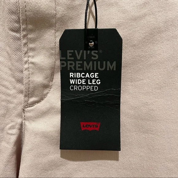 Levi’s ribcage cropped pants with the tag still on! - Picture 3 of 6